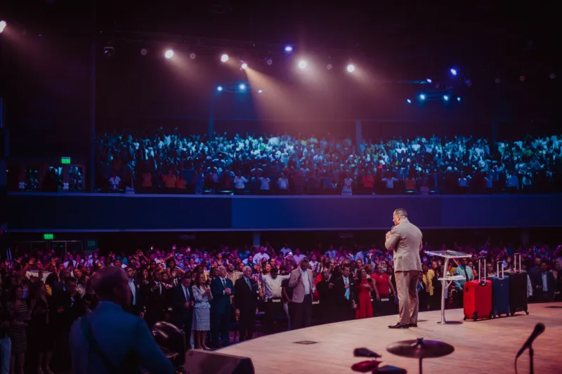 Two Words, One Big Mistake: What Apple's Keynote Opener Teaches You About English Timing